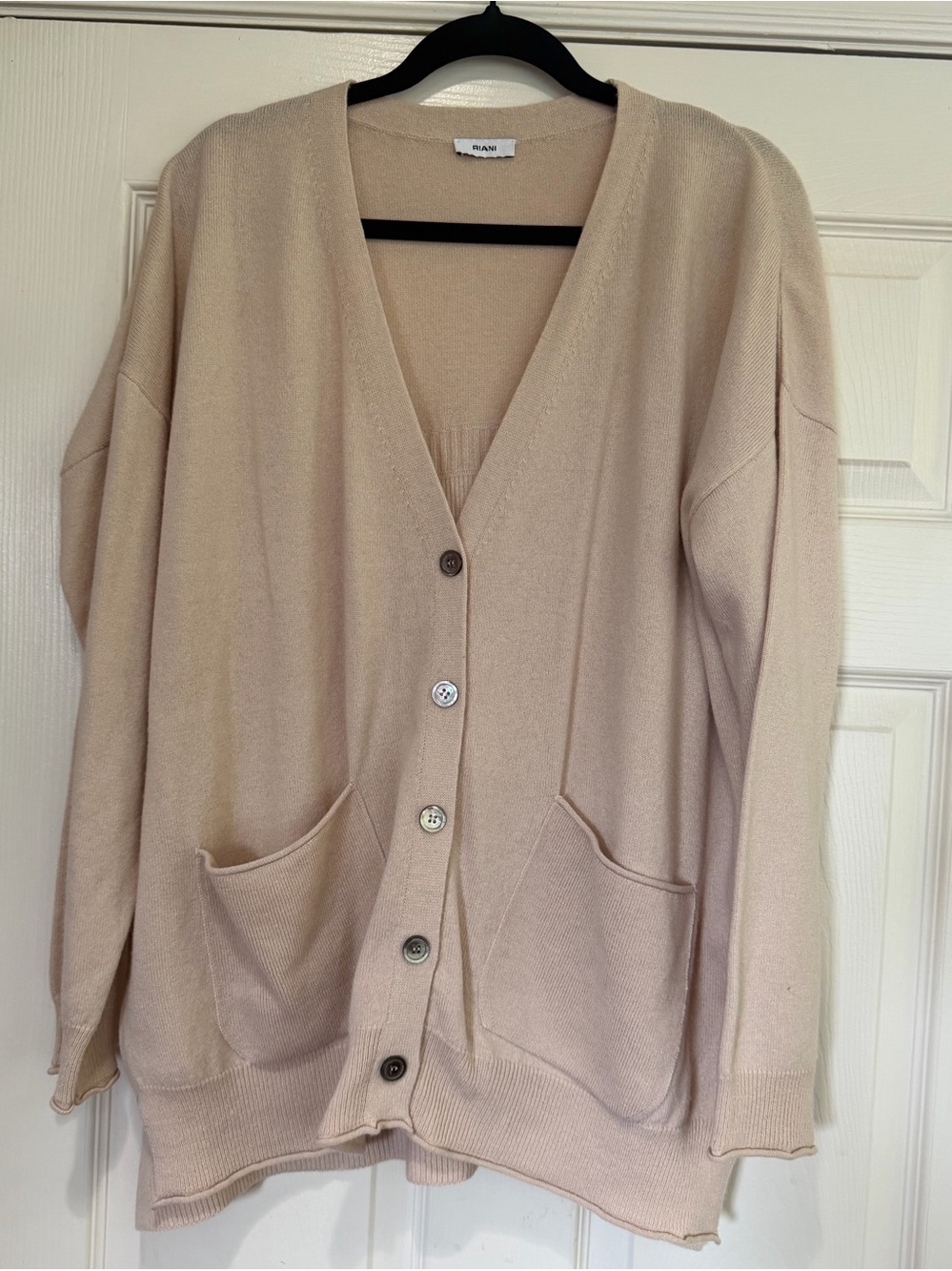 RIANI Luxury Beige V-Neck Cardigan - 50% Merino Wool, 30% Silk, 20% Cashmere- 16 - Picture 2 of 10